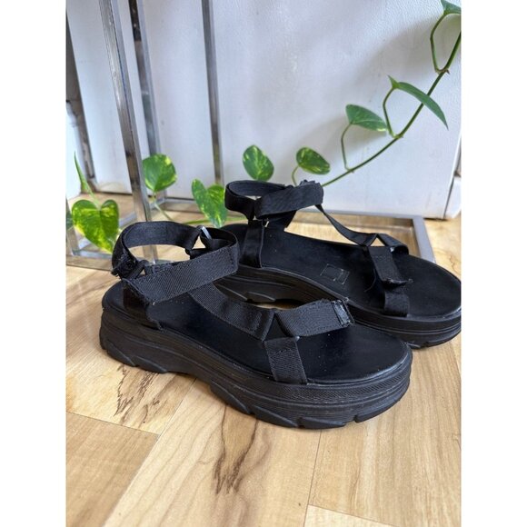 Women’s size 8 black sandal strap shoes - Picture 1 of 10